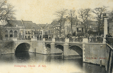 2269 Gezicht op de Tolsteegbrug over de Stadsbuitengracht te Utrecht.